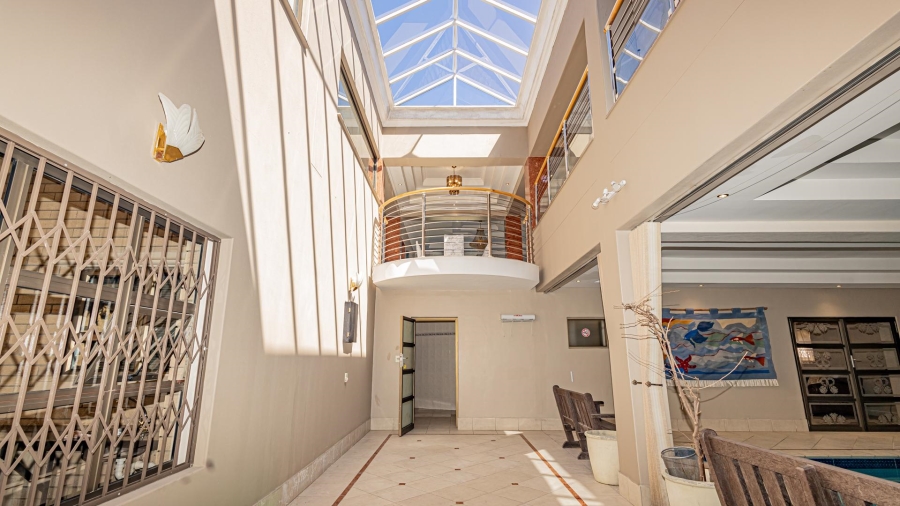 7 Bedroom Property for Sale in Plattekloof Western Cape
